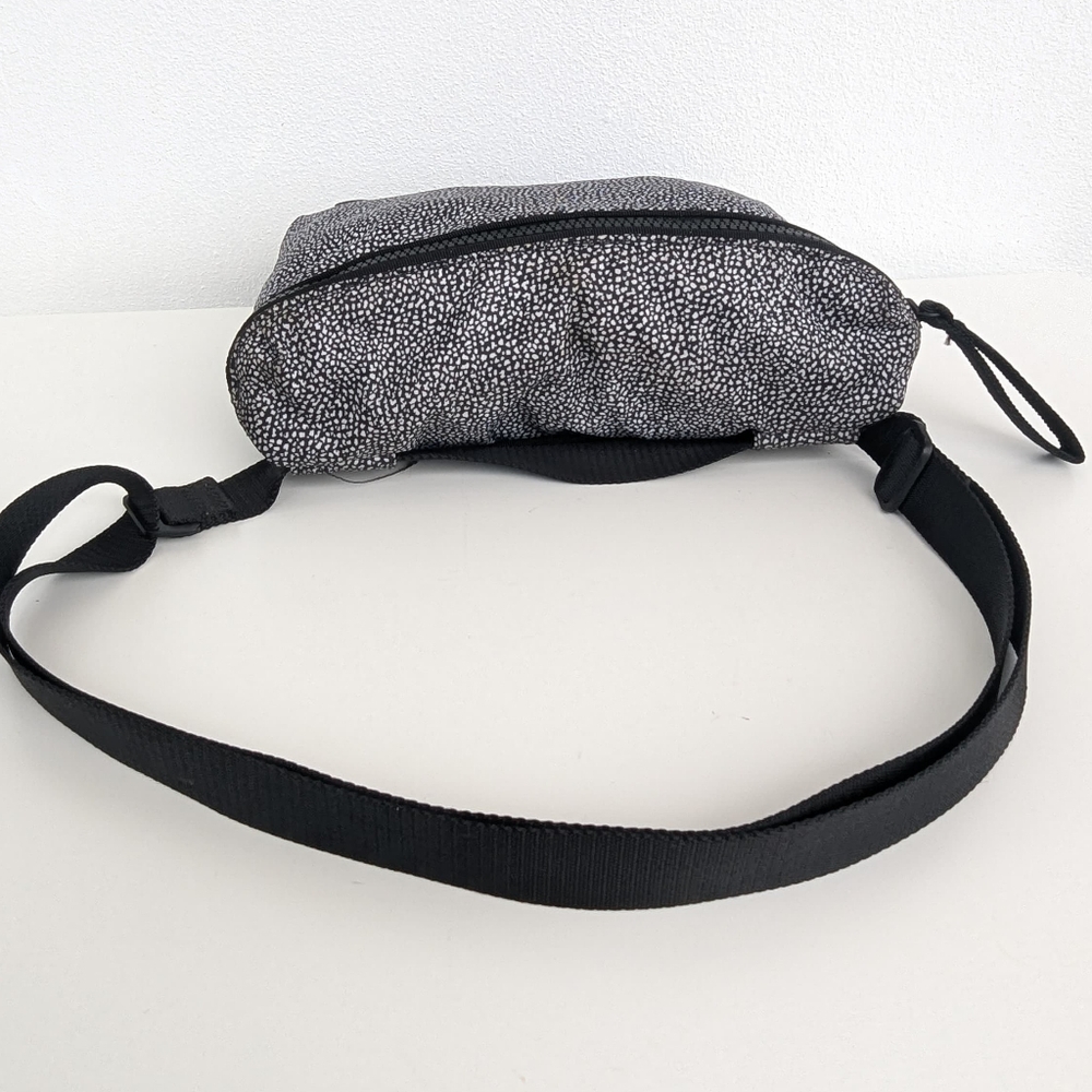 🌹 Lululemon Black & White Mini Waist Bag with Speckled Design Fanny Pack, - Picture 3 of 11